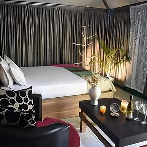 Deluxe Double Room Shower